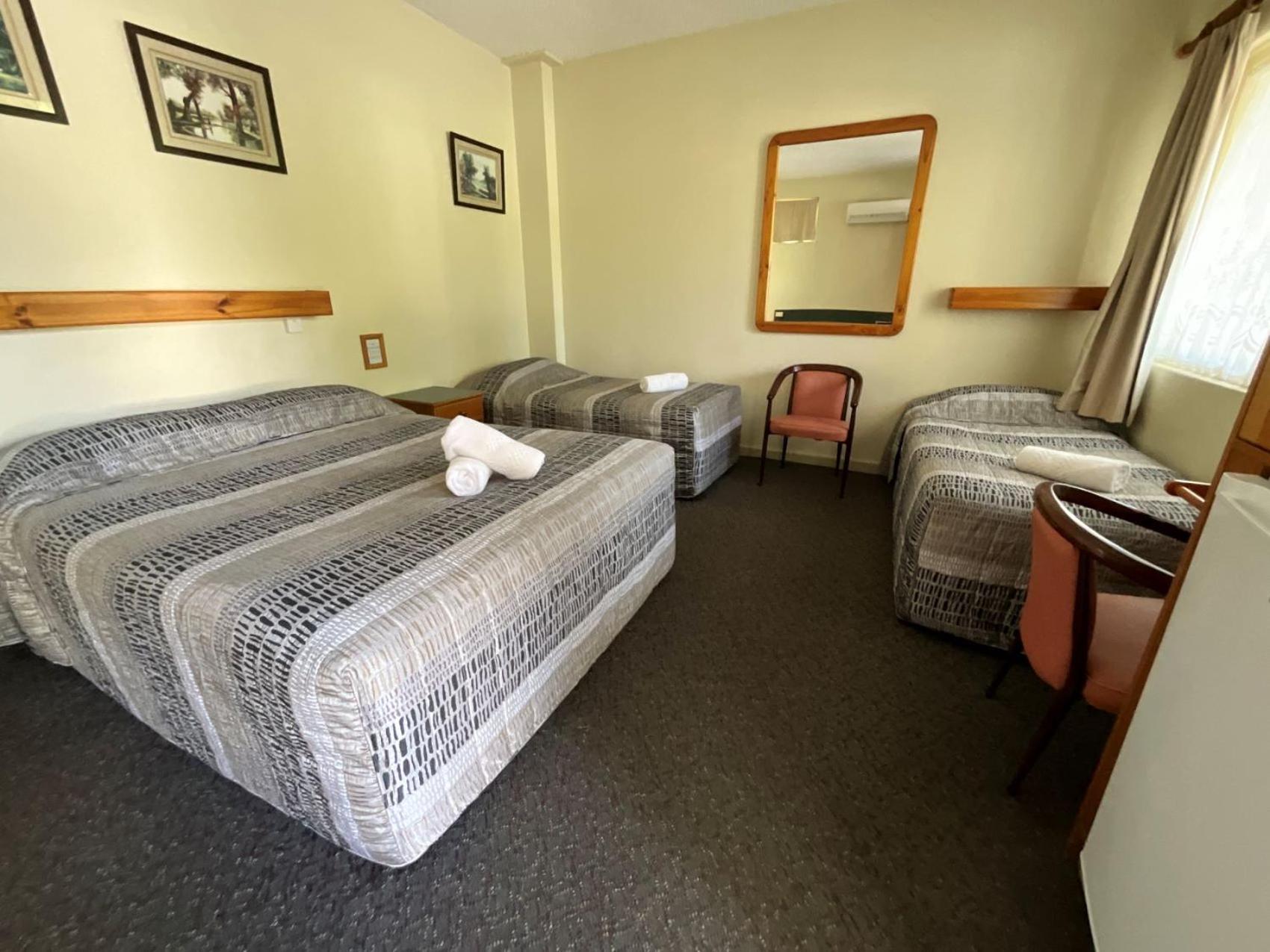Bucketts Way Motel Gloucester Exteriör bild